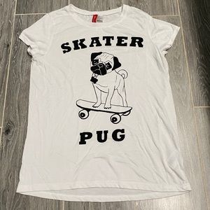 ❌SOLD❌White skater pug T-shirt